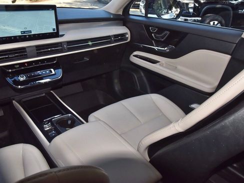 Certified 2025 Lincoln Corsair AWD w/ Equipment Group 101A image 17