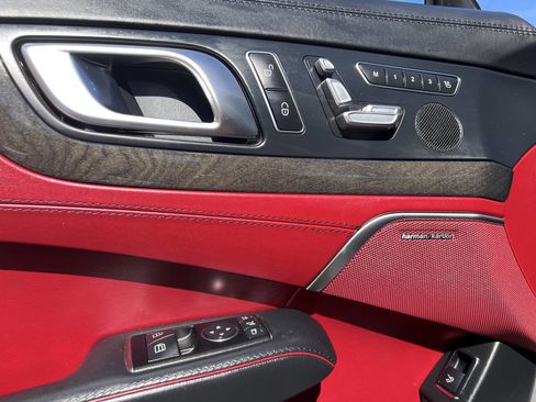 Used 2018 Mercedes-Benz SL 550 w/ Driver Assistance Package image 13