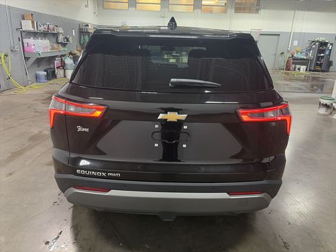 Used 2026 Chevrolet Equinox LT AWD/4WD image 4