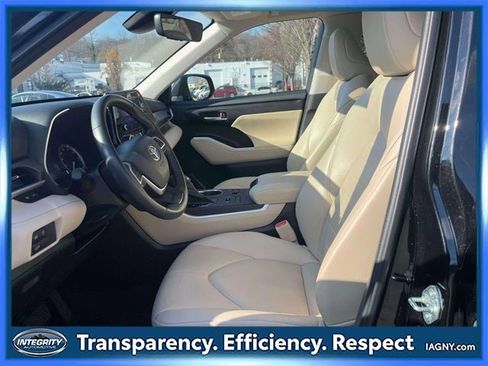 Certified 2023 Toyota Highlander XLE image 15