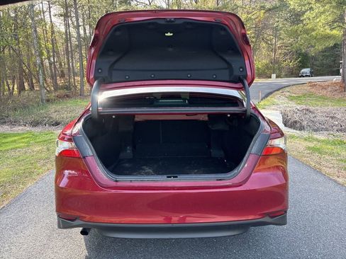 Used 2021 Toyota Camry LE image 9