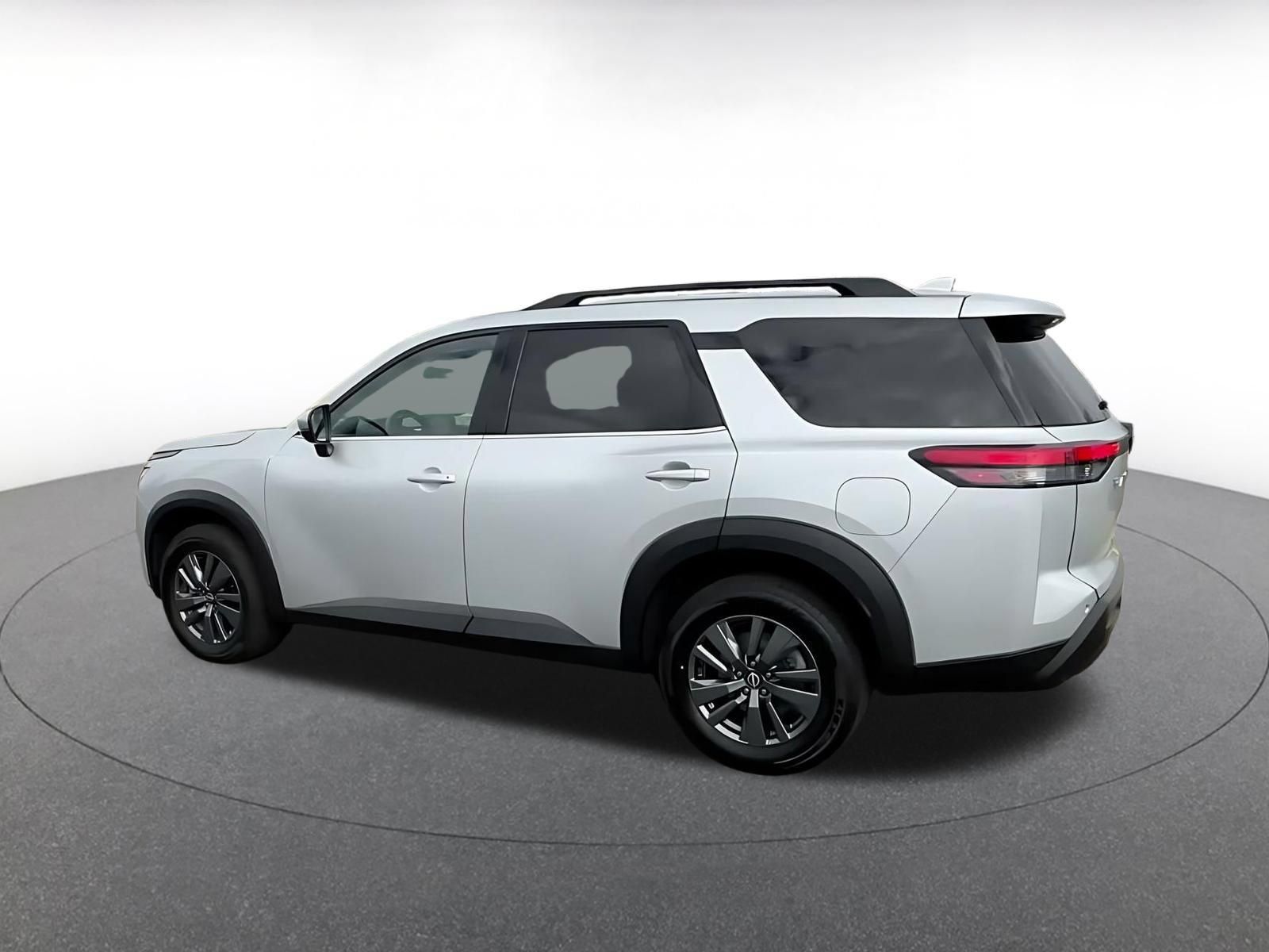 Used 2025 Nissan Pathfinder SV FWD image 9