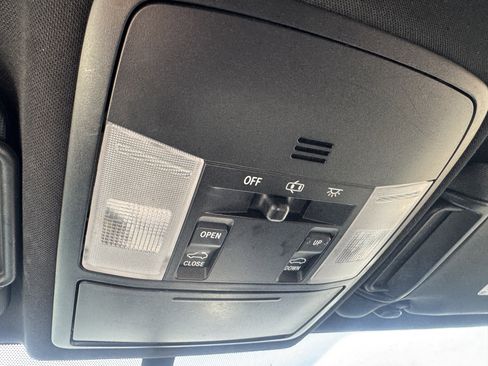 Used 2016 Toyota RAV4 SE image 31