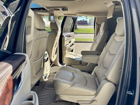 Used 2015 Cadillac Escalade ESV Premium image 21