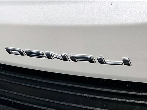 Used 2024 GMC Yukon Denali Ultimate AWD/4WD image 24