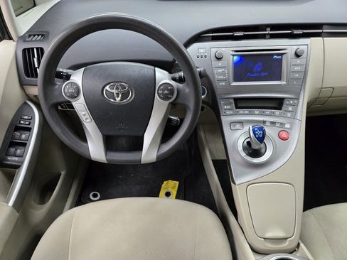 Used 2015 Toyota Prius Two image 10
