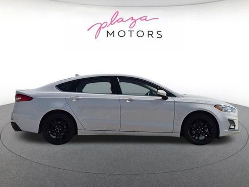 Used 2020 Ford Fusion SE w/ Equipment Group 151A FWD image 4