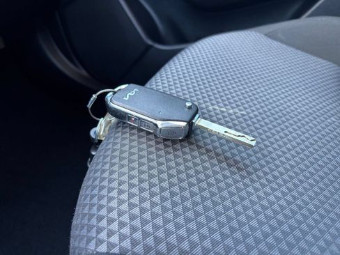 Used 2025 Kia Soul LX w/ LX Technology Package FWD image 21