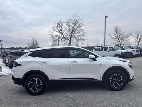 Used 2023 Kia Sportage LX image 4