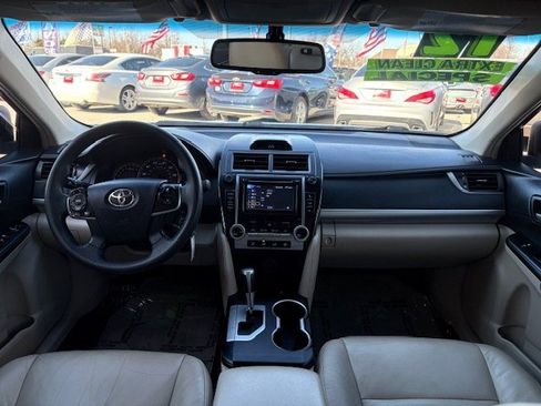 Used 2012 Toyota Camry L image 40