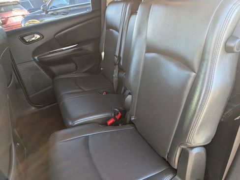 Used 2020 Dodge Journey SE image 12