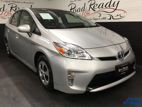 Used 2015 Toyota Prius Three image 3