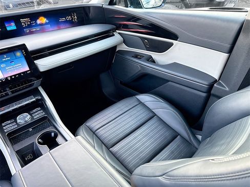 Used 2024 Lincoln Nautilus Reserve image 26