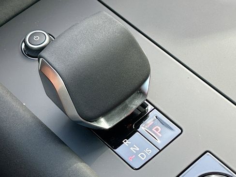 New 2025 Land Rover Discovery Dynamic SE image 28