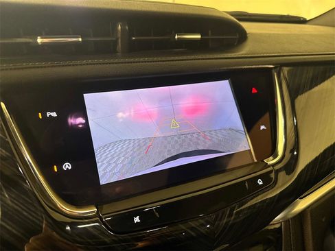 Used 2023 Cadillac XT6 Premium Luxury image 17