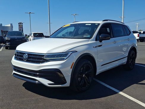 Used 2024 Volkswagen Tiguan SE R-Line AWD/4WD image 3