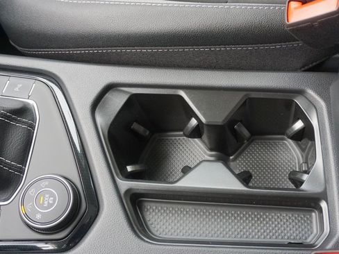 New 2026 Volkswagen Taos SE image 17