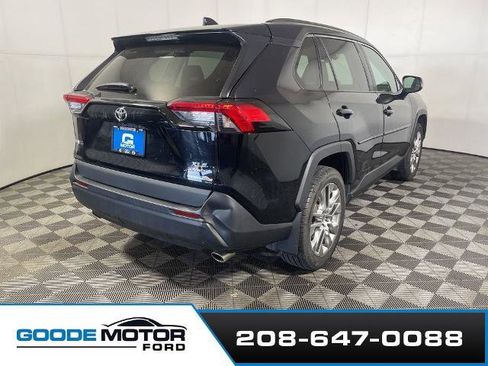 Used 2021 Toyota RAV4 XLE Premium AWD/4WD image 7