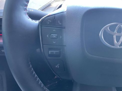 Used 2025 Toyota Prius Plug-In Hybrid image 24