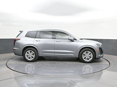 Used 2025 Cadillac XT6 Luxury FWD image 24