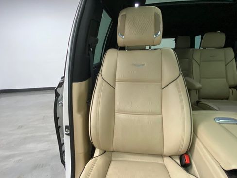 Used 2021 Cadillac Escalade ESV Premium Luxury AWD/4WD image 25