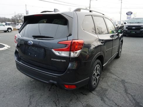 Used 2019 Subaru Forester Premium image 7
