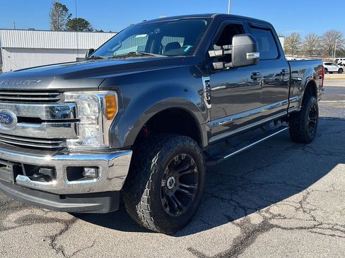 Used 2017 Ford F250 Lariat w/ Lariat Value Package image 2