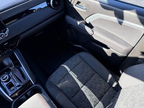 Used 2024 Chevrolet Colorado Z71 w/ Z71 Convenience Package 2 image 23