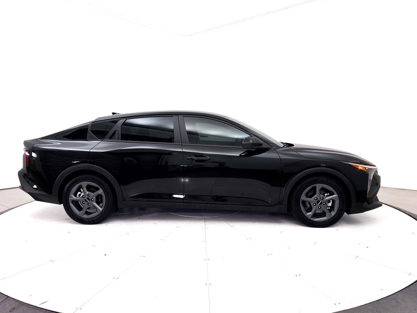 Used 2025 Kia K4 FWD image 38