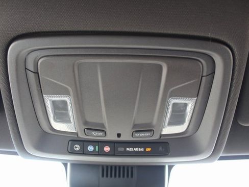 Used 2024 GMC Sierra 1500 SLE image 32