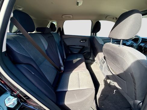 Used 2023 Nissan Rogue SV image 28