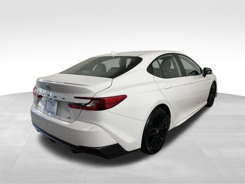 Used 2025 Toyota Camry SE FWD image 9