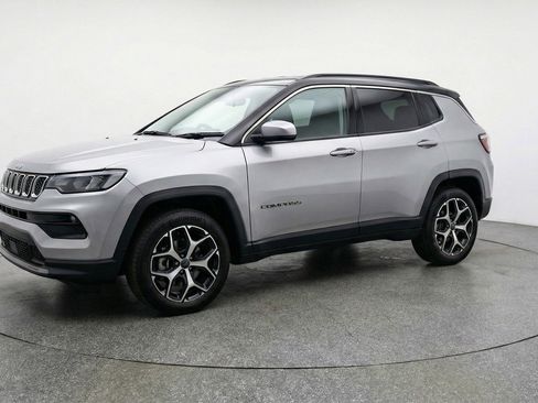 Used 2025 Jeep Compass Limited AWD/4WD image 3