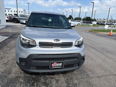 Used 2019 Kia Soul FWD image 1