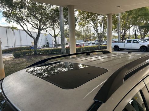 Used 2011 Mitsubishi Outlander SE image 13