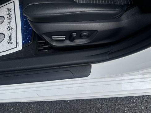 Used 2023 Toyota Camry SE image 13