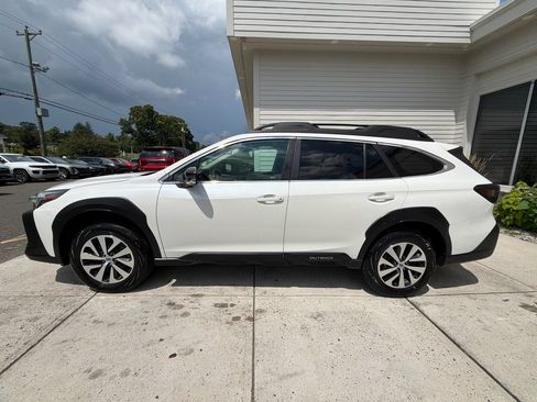 Used 2024 Subaru Outback Premium AWD/4WD image 12