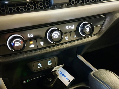 New 2026 Honda HR-V LX image 9