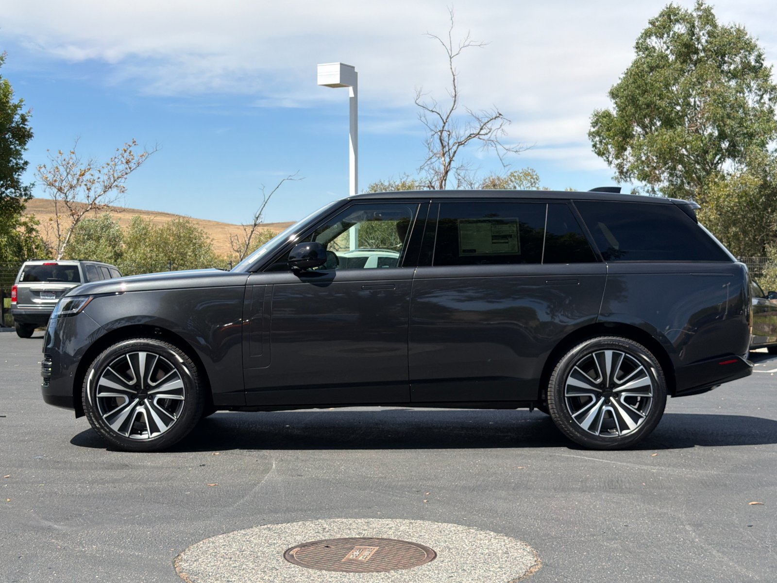 New 2026 Land Rover Range Rover Long Wheelbase SE AWD/4WD image 3