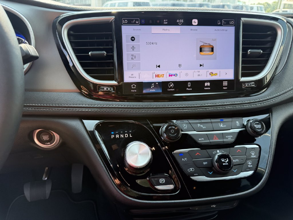 New 2027 Chrysler Pacifica Select FWD image 10