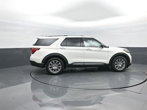 New 2026 Ford Explorer Platinum image 8