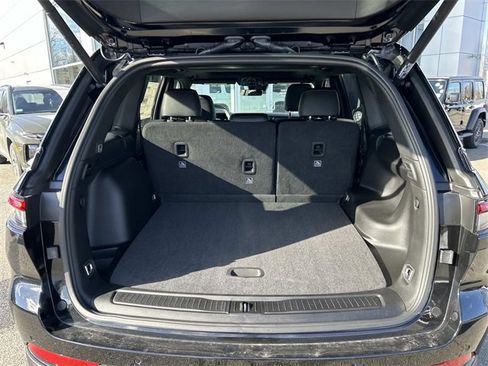 New 2025 Jeep Grand Cherokee Altitude image 5