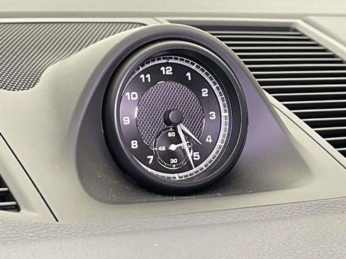 Used 2025 Porsche Macan image 28