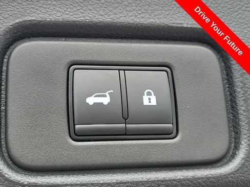 Used 2025 Nissan Pathfinder Platinum FWD image 27