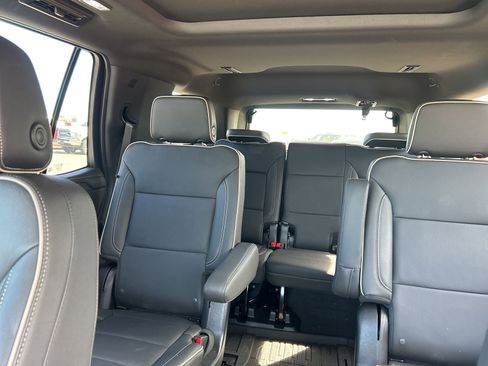 Used 2024 GMC Yukon SLT w/ SLT Premium Package image 22