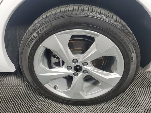 Used 2024 Audi Q5 2.0T Prestige w/ Prestige Package image 11