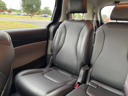 Used 2026 Kia Carnival FWD image 41