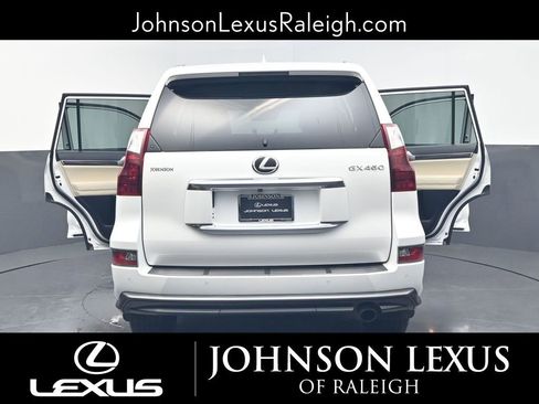 Used 2022 Lexus GX 460 Premium w/ Accessory Package AWD/4WD image 35