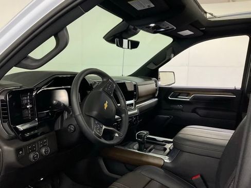 Used 2026 Chevrolet Silverado 1500 High Country w/ Technology Package AWD/4WD image 19