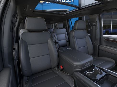 New 2026 Chevrolet Suburban Premier w/ Sun And Tow Package AWD/4WD image 17